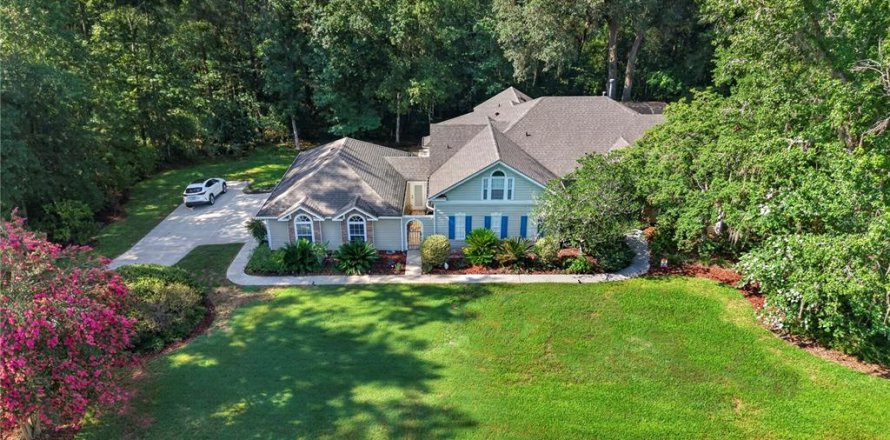 House in Gainesville, Florida 4 bedrooms, 339.56 sq.m. № 2225328