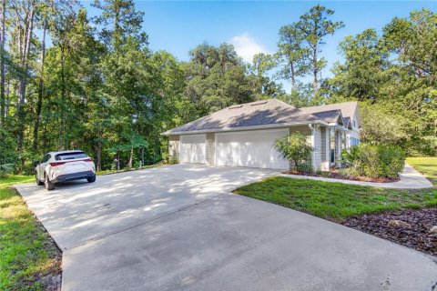 House in Gainesville, Florida 4 bedrooms, 339.56 sq.m. № 2225328 - photo 10