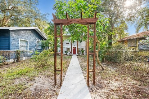 House in Tampa, Florida 3 bedrooms, 131.36 sq.m. № 1530939 - photo 2