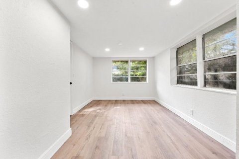 House in Tampa, Florida 3 bedrooms, 131.36 sq.m. № 1530939 - photo 17