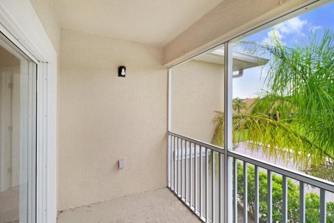 Condo in Wesley Chapel, Florida, 3 bedrooms  № 1872806 - photo 11