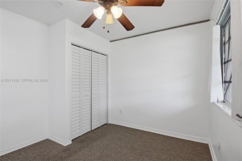 Casa en alquiler en North Miami Beach, Florida, 2 dormitorios, 69.68 m2 № 2074648 - foto 9