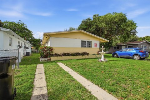 Casa en North Miami Beach, Florida 2 dormitorios, 69.68 m2 № 2074648