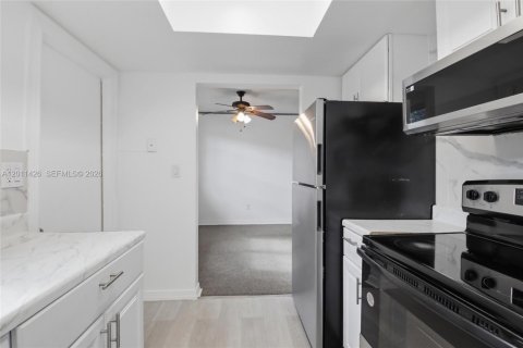 Casa en alquiler en North Miami Beach, Florida, 2 dormitorios, 69.68 m2 № 2074648 - foto 4