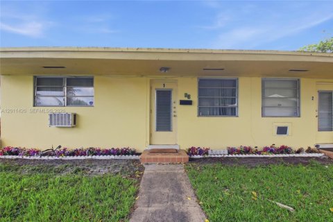 Casa en alquiler en North Miami Beach, Florida, 2 dormitorios, 69.68 m2 № 2074648 - foto 13