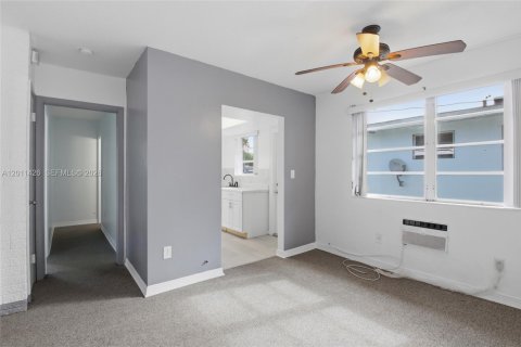 Casa en alquiler en North Miami Beach, Florida, 2 dormitorios, 69.68 m2 № 2074648 - foto 6