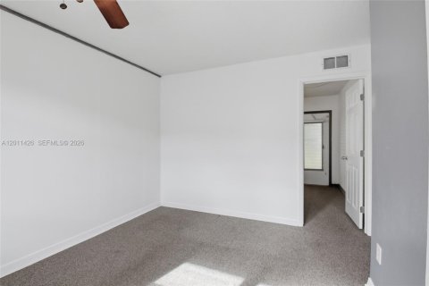 Casa en alquiler en North Miami Beach, Florida, 2 dormitorios, 69.68 m2 № 2074648 - foto 5