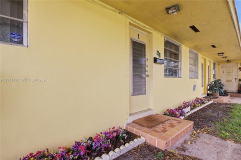 Casa en alquiler en North Miami Beach, Florida, 2 dormitorios, 69.68 m2 № 2074648 - foto 15