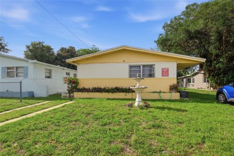Casa en alquiler en North Miami Beach, Florida, 2 dormitorios, 69.68 m2 № 2074648 - foto 14