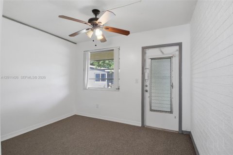 Casa en alquiler en North Miami Beach, Florida, 2 dormitorios, 69.68 m2 № 2074648 - foto 8