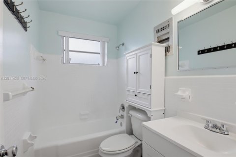 Casa en alquiler en North Miami Beach, Florida, 2 dormitorios, 69.68 m2 № 2074648 - foto 12