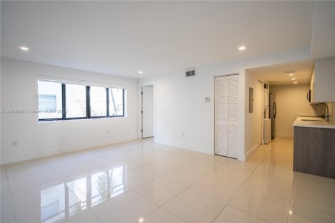 Appartement à louer à Miami Beach, Floride: 2 chambres, 76.74 m2 № 1938559 - photo 3