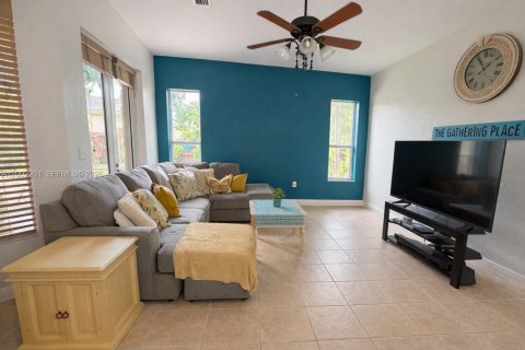 Купить виллу или дом в Хомстед, Флорида 4 спальни, 197.14м2, № 2067719 - фото 10