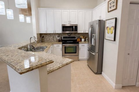 Купить виллу или дом в Хомстед, Флорида 4 спальни, 197.14м2, № 2067719 - фото 9