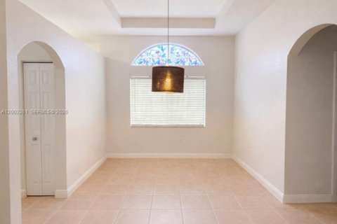 Купить виллу или дом в Хомстед, Флорида 4 спальни, 197.14м2, № 2067719 - фото 8