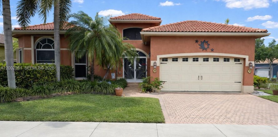 Дом в Хомстед, Флорида 4 спальни, 197.14м2 № 2067719