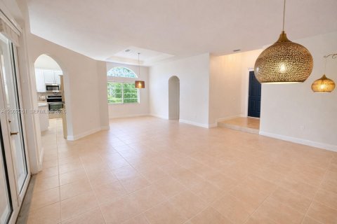 Купить виллу или дом в Хомстед, Флорида 4 спальни, 197.14м2, № 2067719 - фото 7