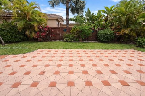 Купить виллу или дом в Хомстед, Флорида 4 спальни, 197.14м2, № 2067719 - фото 15