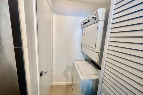 Купить кондоминиум в Майами, Флорида 1 спальня, 74.88м2, № 1967200 - фото 3