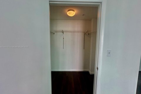 Купить кондоминиум в Майами, Флорида 1 спальня, 74.88м2, № 1967200 - фото 11