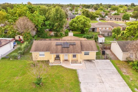 House in Orlando, Florida 4 bedrooms, 135.17 sq.m. № 2349455