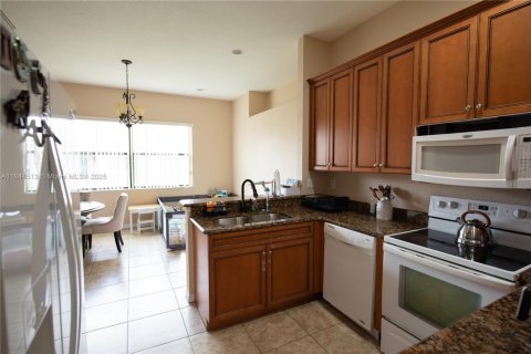 Casa en venta en Kissimmee, Florida, 3 dormitorios, 159.7 m2 № 1867371 - foto 8