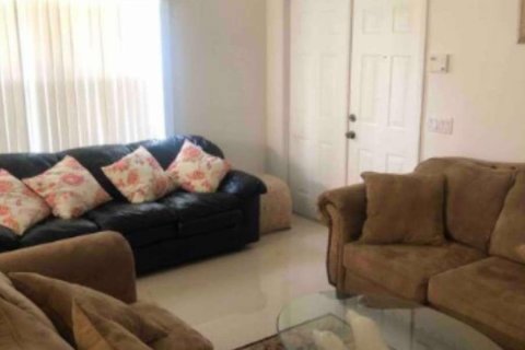 House in Weston, Florida 3 bedrooms, 152.27 sq.m. № 2182882 - photo 4