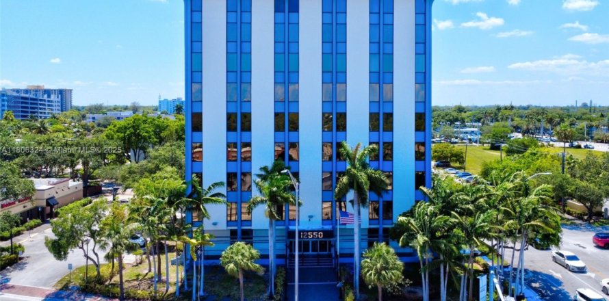 Immobilier commercial à North Miami, Floride № 1864626