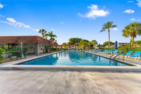 Condo in Pembroke Pines, Florida, 2 bedrooms  № 2085710 - photo 5