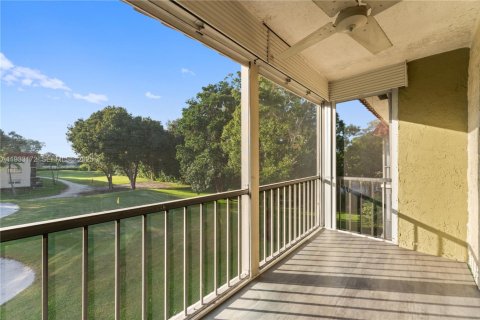Condo in Pembroke Pines, Florida, 2 bedrooms  № 2085710 - photo 16