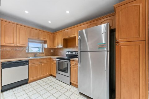 Condo in Pembroke Pines, Florida, 2 bedrooms  № 2085710