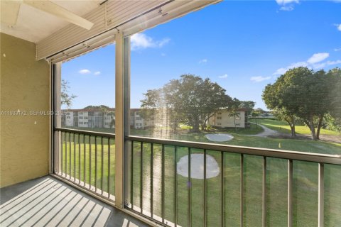 Condo in Pembroke Pines, Florida, 2 bedrooms  № 2085710 - photo 3