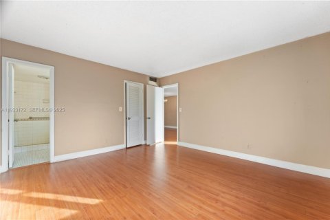 Condo in Pembroke Pines, Florida, 2 bedrooms  № 2085710 - photo 30