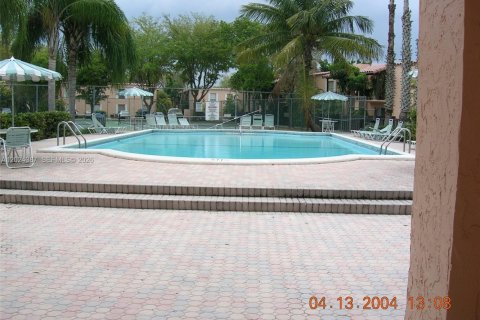 Touwnhouse à louer à Miami, Floride: 2 chambres, 111.95 m2 № 2265156 - photo 5