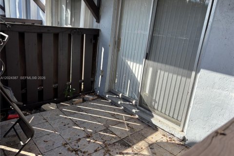 Touwnhouse à louer à Miami, Floride: 2 chambres, 111.95 m2 № 2265156 - photo 12