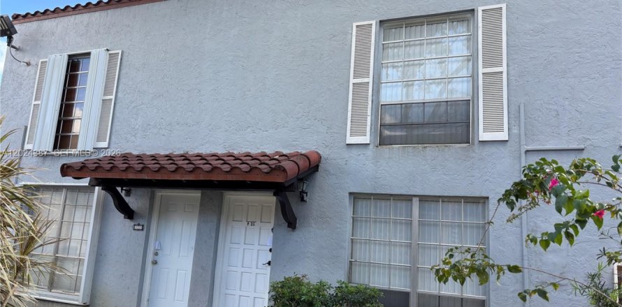 Touwnhouse à Miami, Floride 2 chambres, 111.95 m2 № 2265156