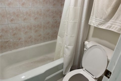 Touwnhouse à louer à Miami, Floride: 2 chambres, 111.95 m2 № 2265156 - photo 11