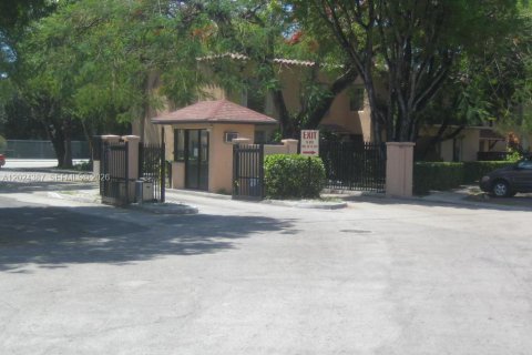 Touwnhouse à louer à Miami, Floride: 2 chambres, 111.95 m2 № 2265156 - photo 14