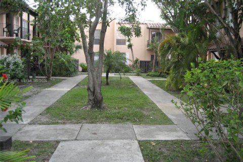 Touwnhouse à louer à Miami, Floride: 2 chambres, 111.95 m2 № 2265156 - photo 3