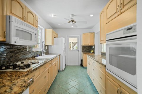 Villa ou maison à vendre à Hollywood, Floride: 3 chambres, 193.7 m2 № 1823809 - photo 20