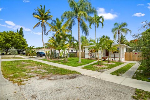 Villa ou maison à vendre à Hollywood, Floride: 3 chambres, 193.7 m2 № 1823809 - photo 8