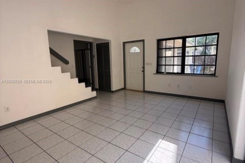 House in Miami, Florida 4 bedrooms, 159.61 sq.m. № 2248965 - photo 5
