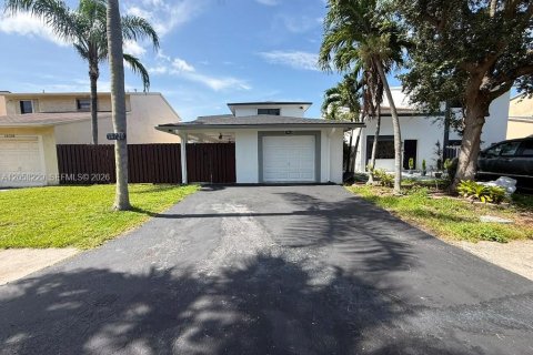 Casa en Miami, Florida 4 dormitorios, 159.61 m2 № 2248965
