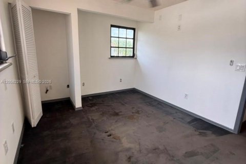 House in Miami, Florida 4 bedrooms, 159.61 sq.m. № 2248965 - photo 17