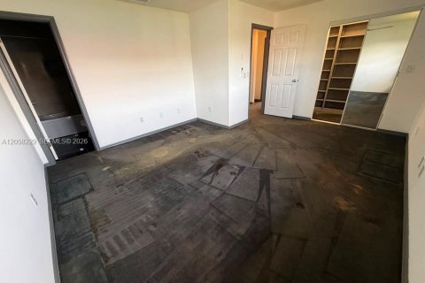 House in Miami, Florida 4 bedrooms, 159.61 sq.m. № 2248965 - photo 21