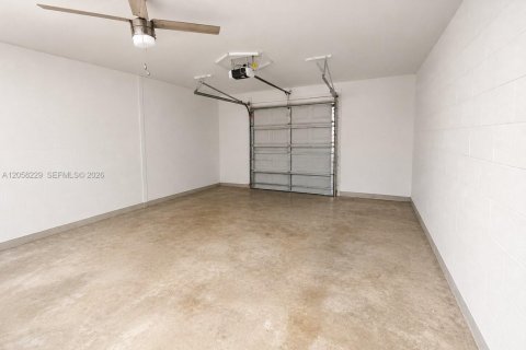 House in Miami, Florida 4 bedrooms, 159.61 sq.m. № 2248965 - photo 27
