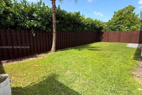House in Miami, Florida 4 bedrooms, 159.61 sq.m. № 2248965 - photo 25