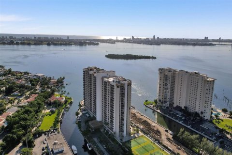 Купить кондоминиум в Майами, Флорида 2 спальни, 181.16м2, № 2035045 - фото 19