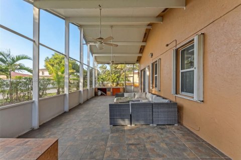 Villa ou maison à louer à Miramar, Floride: 3 chambres, 156.54 m2 № 2001220 - photo 18