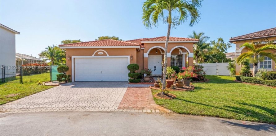 Villa ou maison à Miramar, Floride 3 chambres, 156.54 m2 № 2001220